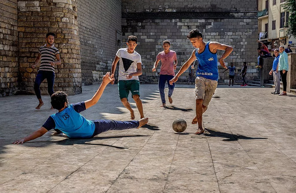 A Importância dos Jogadores de Futebol de Rua no Desenvolvimento do Futebol Brasileiro